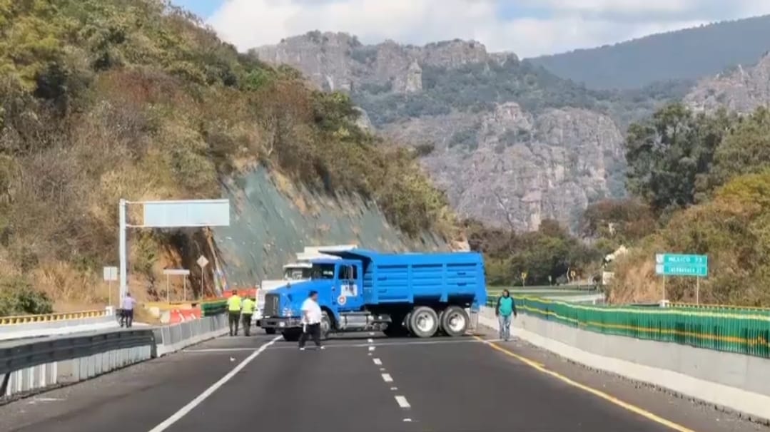 Pobladores De Tepoztl N Bloquean La Autopista La Pera Cuautla Grupo